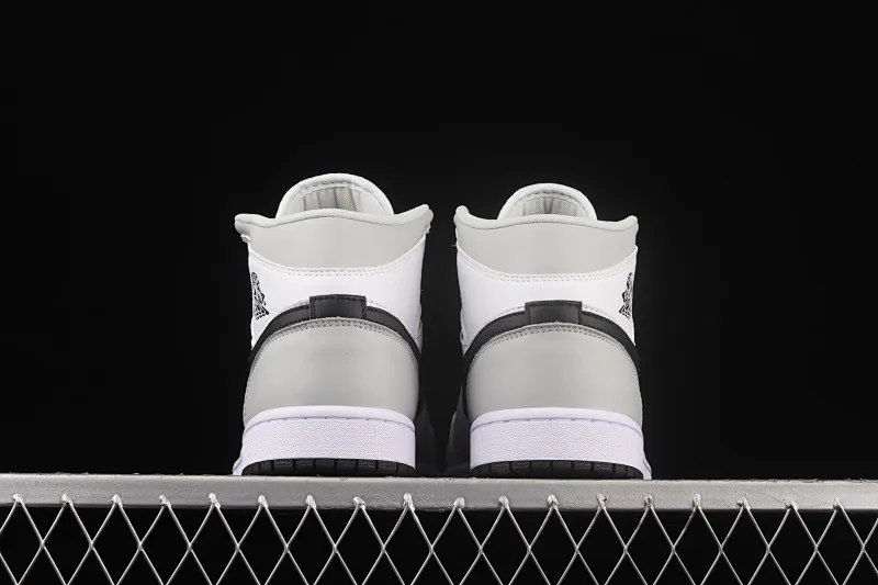 All Categories Air Jordan Jordan Series Basketball Shoes Air Jordan 1 Mid Differentiated Versions Air Jordan 1 Mid AJ1 Joe 1 New Ash Mid-top Cultural Basketball Shoes BQ6472-015